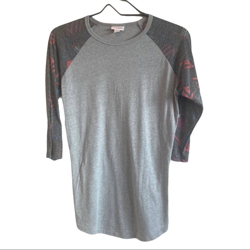 LulaRoe Randy Gray Raglan Tshirt Size Extra Small